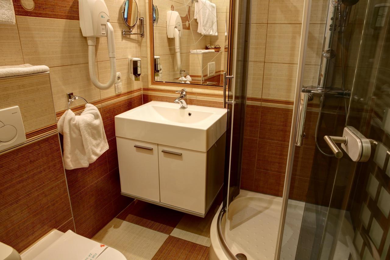 Hotel Gorenje Pristina Eksteriør billede