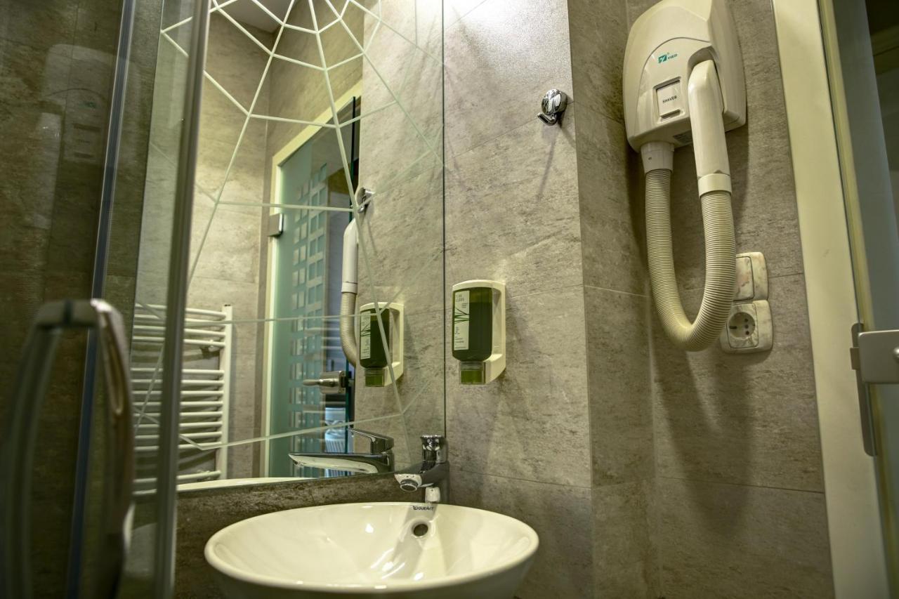 Hotel Gorenje Pristina Eksteriør billede